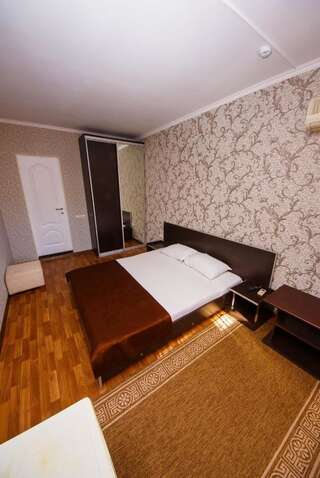 Гостиница Самара Геленджик Стандартный двухместный номер с 1 кроватью или 2 отдельными кроватями-1